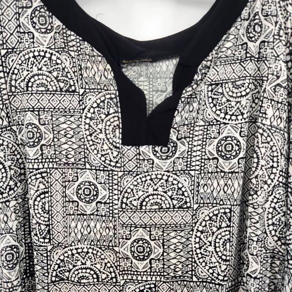 Intriguing Threads Black & White Abstract Geometric Notch Neck Tunic Women’s Plu - Picture 5 of 6